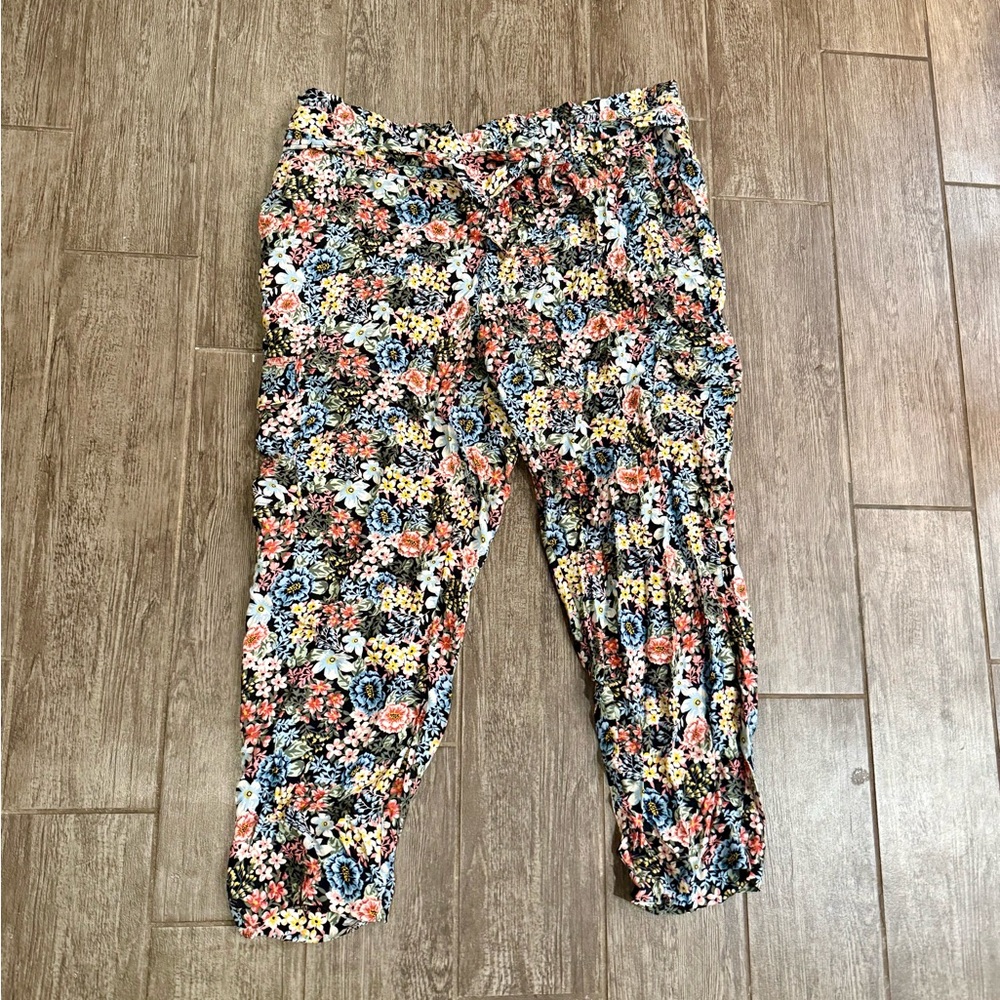 FINAL PRICE - NWT Loft floral pants☀️